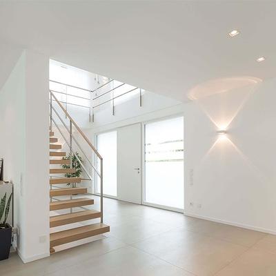 Wohnhaus Eingangsbereich - weiß